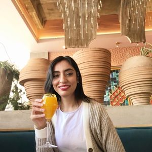 Meet your Posher, Lara